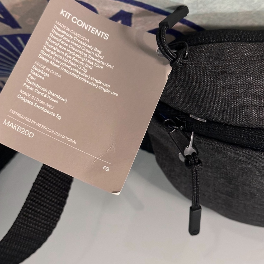 UNITED AIRLINES Therabody Cross Body Bag Business Class Amenity Kit - NWT